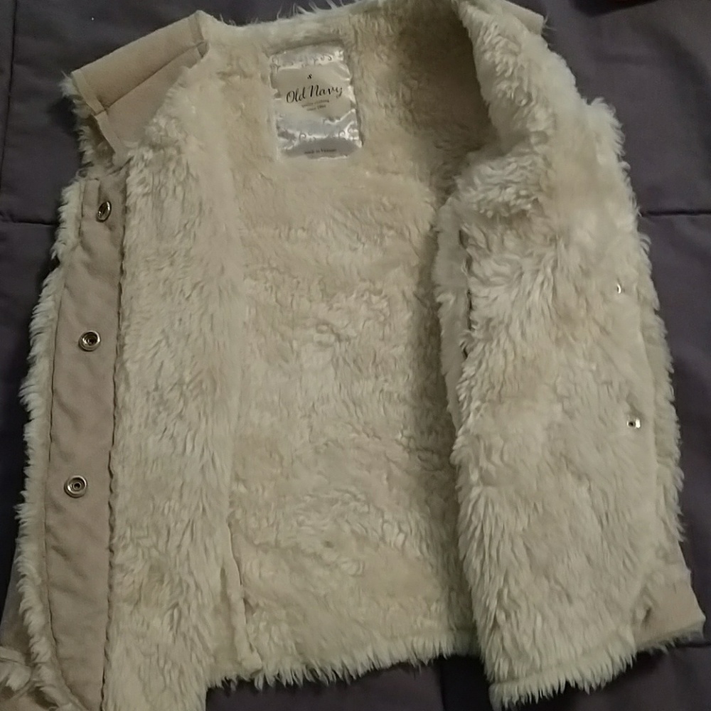 Childs Old Navy Faux Suede & Fur Vest - Picture 5 of 6